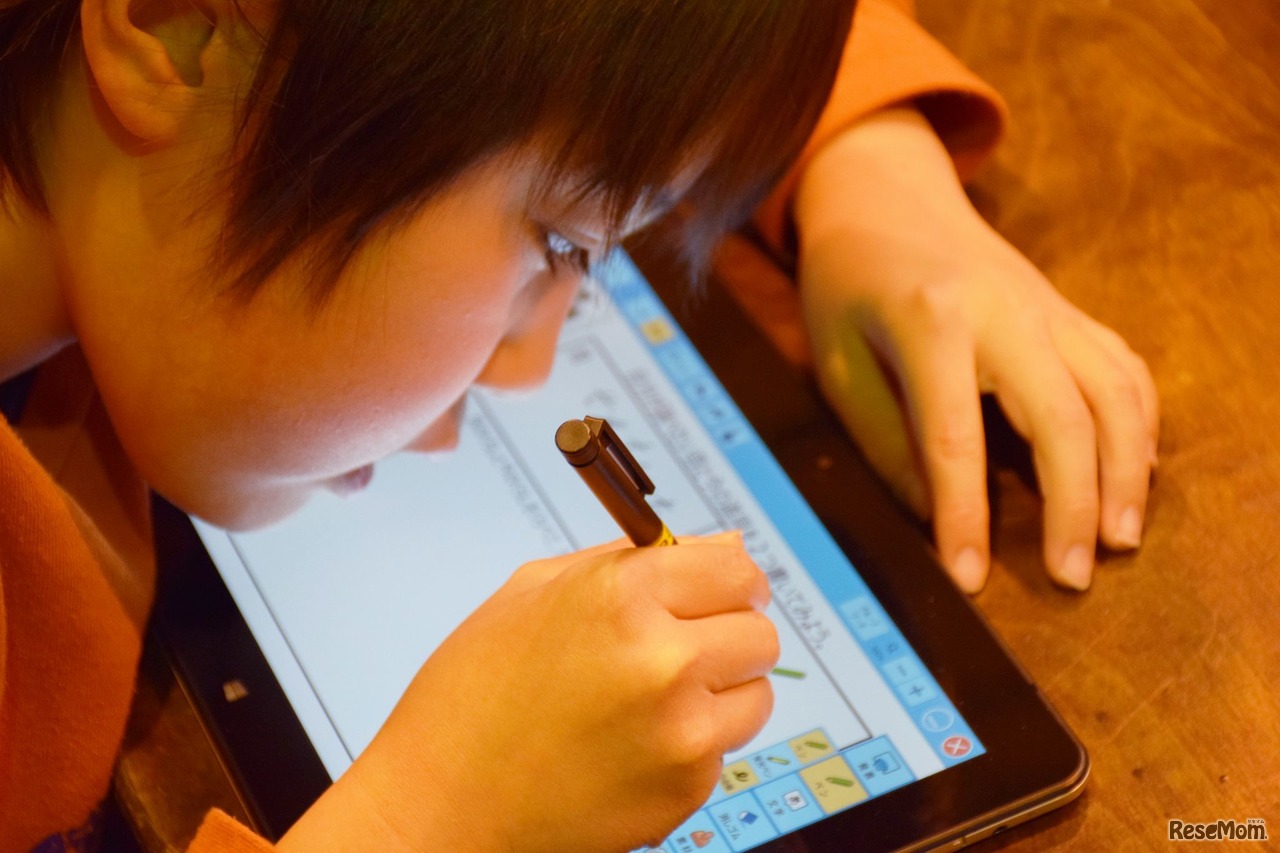 東京都八丈島・八丈町立三根小学校で2018年2月20日に行われた公開授業のようす