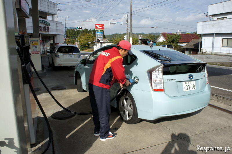 【プリウス vs フィットHV 実燃費対決】250kmのロングドライブで燃費チャレンジ 燃費比較の模様