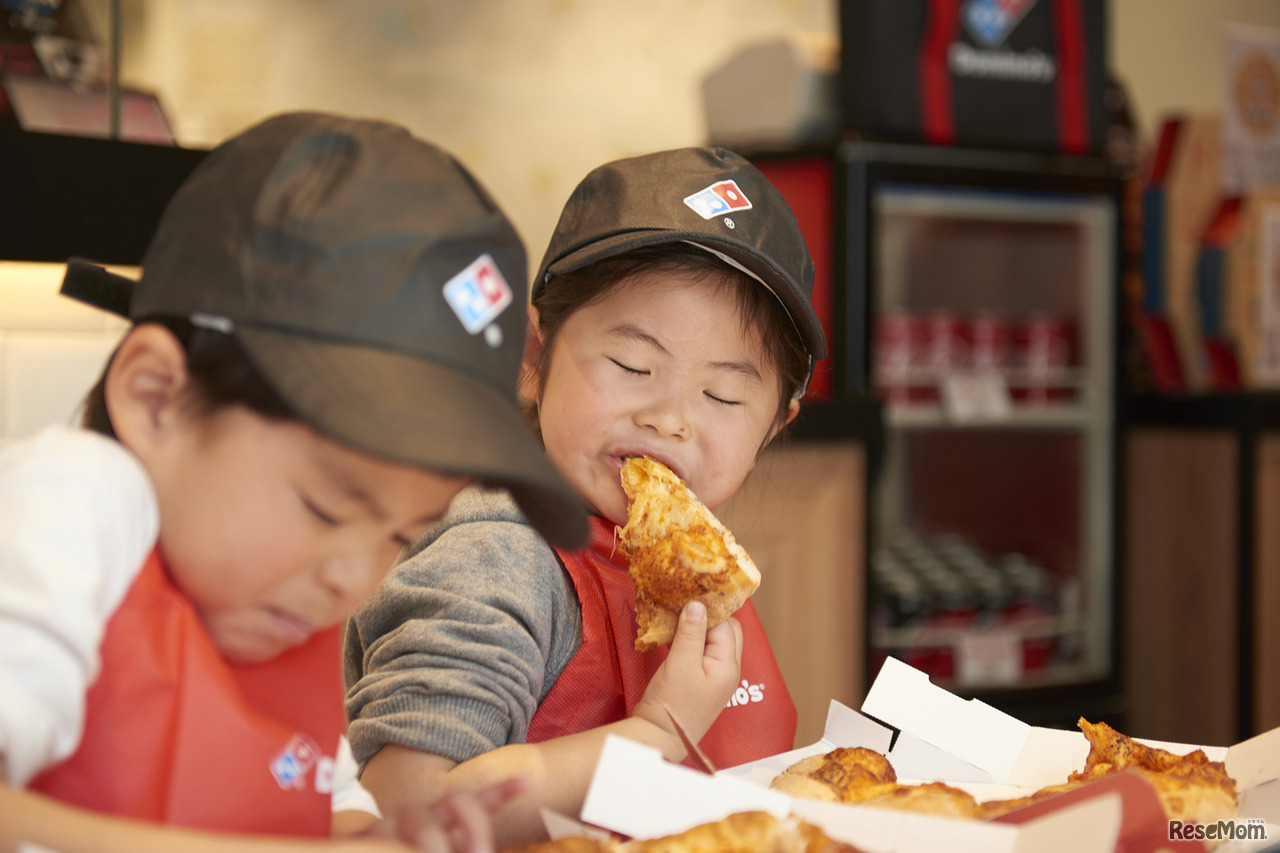みんなでわいわいピザパーティー！自分でつくったピザはおいしいね