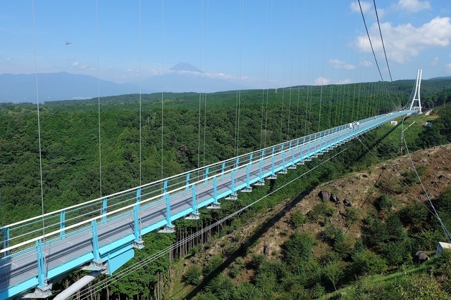 「夜空と交差する空の上映会」