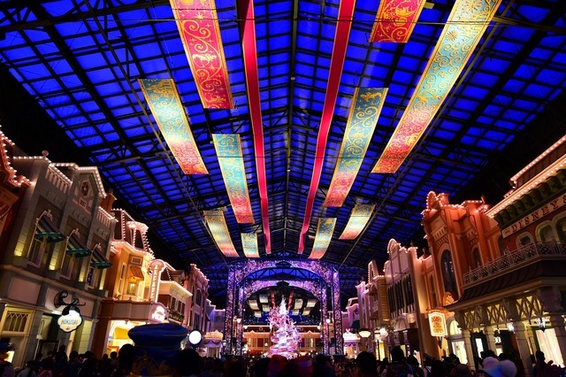 祝祭感炸裂の夜の「セレブレーションストリート」！