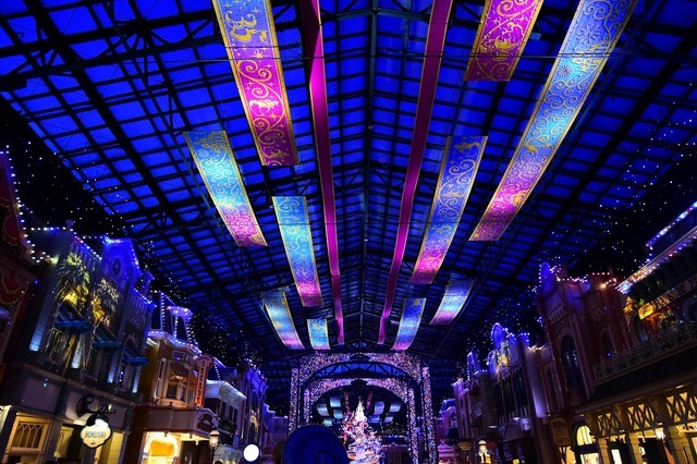 祝祭感炸裂の夜の「セレブレーションストリート」！