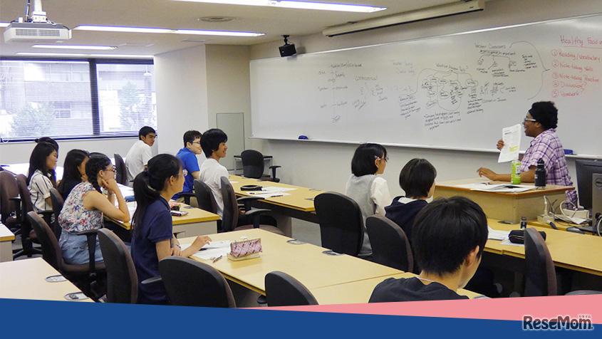 高校生サマーカレッジ（2017年開催のようす）