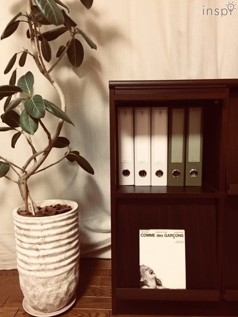 部屋のスタイルに合わせて、書類をスッキリまとめましょう。