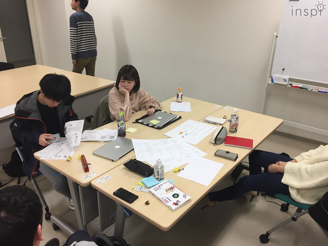 グループワークする千葉工業大学生　（デザイン学生がコクヨに新企画を売り込んでみた！）