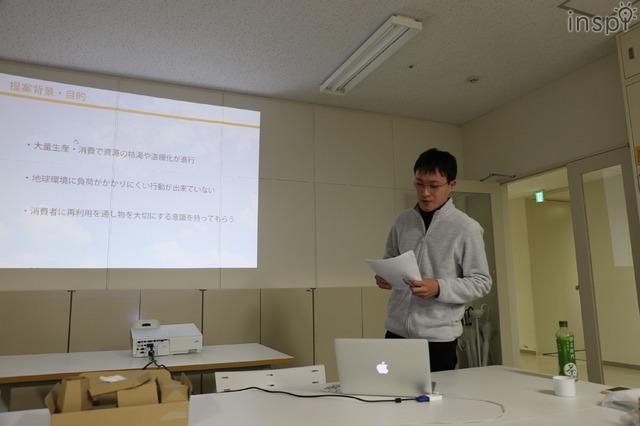 中間発表の様子　（デザイン学生がコクヨに新企画を売り込んでみた！）