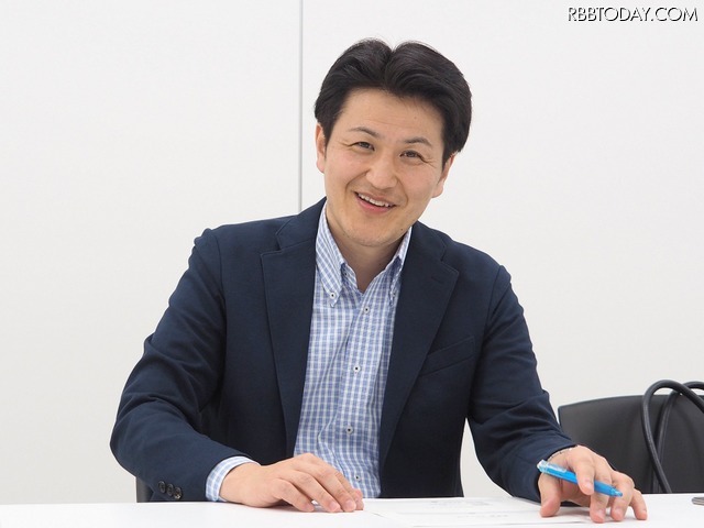 YKK AP 経営企画室 事業開発部長の東克紀氏。「外出のタイミングに伝えるからこそ効果的な情報もある。AIが家族のための執事になる、そんな商品にしていきたい」と語る