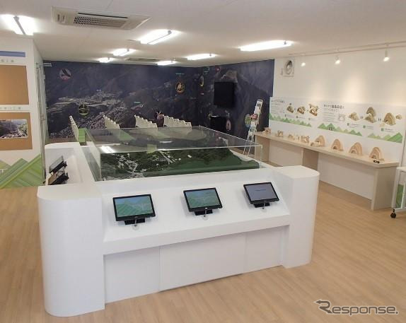 新東名山北事業PR館VRなどを使い、新東名の建設事業を紹介