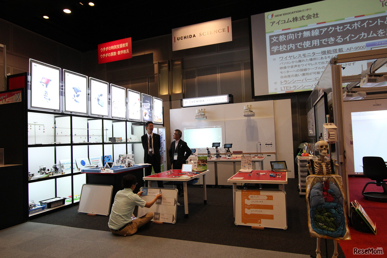 NEE2018のようす　「UCHIDA SCIENCE」には理科教材が揃う