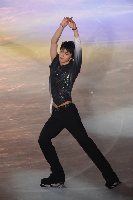 羽生結弦を特集した「KISS & CRY」発売…アイスショーリポートや対談を掲載