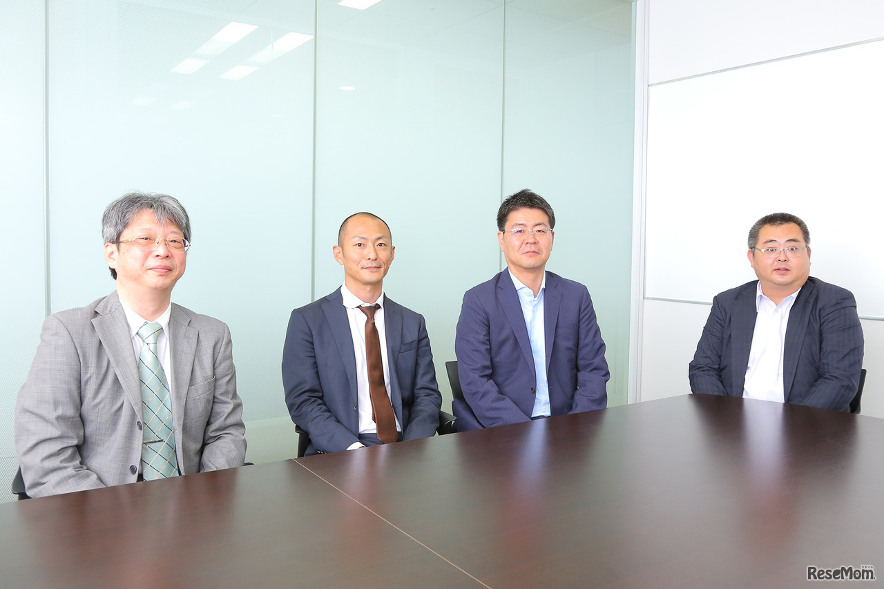 左から、メディアオーパスプラス ディレクター コンサルタント 高瀬伸介氏／英俊社 営業部 金子直純氏／英俊社 代表取締役 久保博彦氏／メディアオーパスプラス 取締役COO 圓林真吾氏
