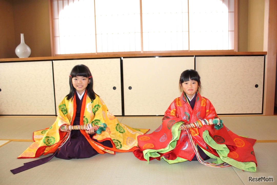 十二単やお殿様 こども時代衣裳体験