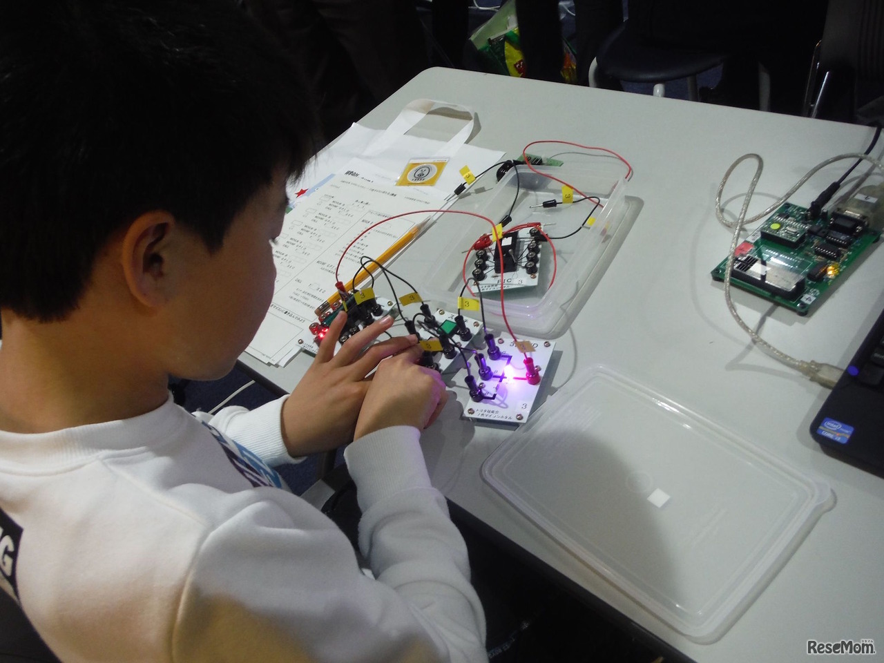 科学のびっくり箱！なぜなにレクチャー「7色マイコンホタル」イメージ