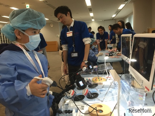 実際に現場で使う器械に触れる