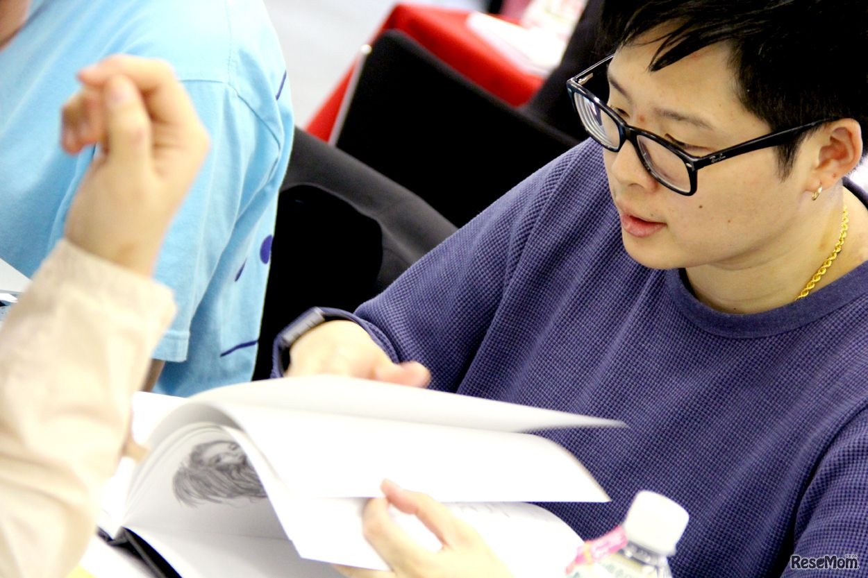 アート系大学の学校ブースのようす