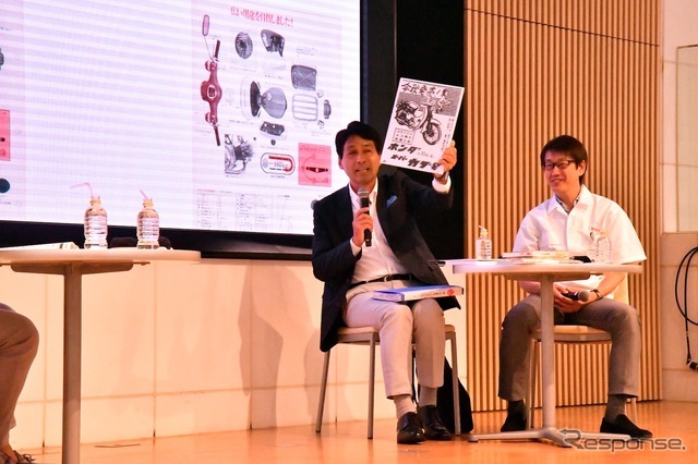 写真左、三樹書房社長 小林謙一氏