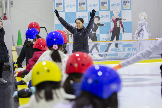 浅田真央、舞が小学生30人にスケートを直接指導「私も勇気と元気をもらった」