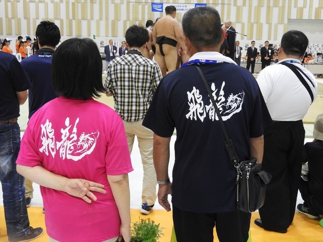 父母たちも見守る