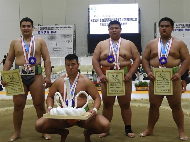 個人戦上位４人、左からチョイジルスレン君（旭丘）、齋藤大輔君（埼玉栄）、神山龍一君（埼玉栄）、鈴木優斗君（飛龍）