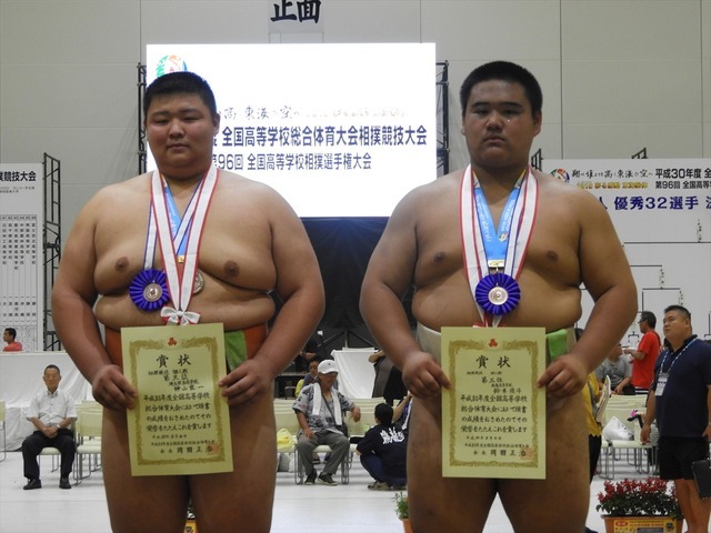 ３位となった神山君（埼玉栄＝左）と鈴木優斗君（飛龍＝右）