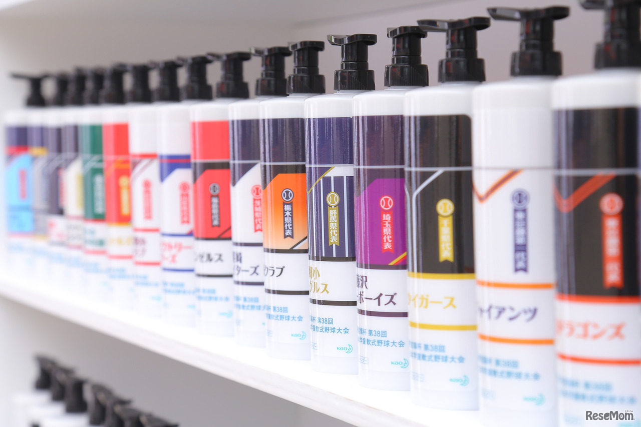 出場した51チームのオリジナルデザイン「スマートホルダー」