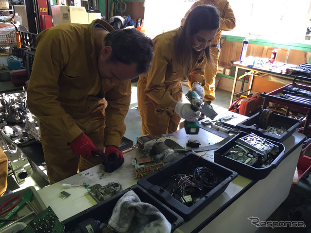 収集・解体のスキル向上のため海外からの研修生も広く受け入れている