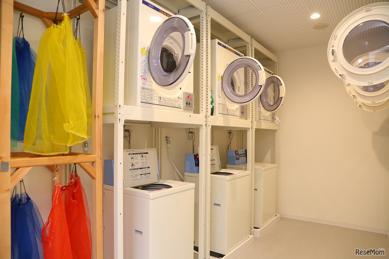 国際高等専門学校学生寮のランドリースペース