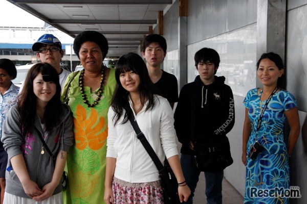 被災高校生がフィジーで語学研修