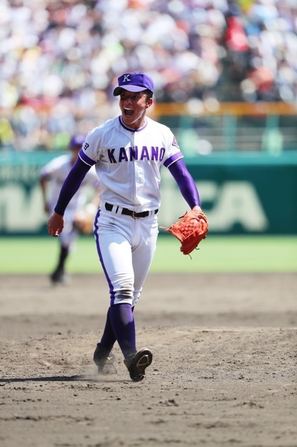 金足農業の戦績をグラビアで掲載した「金足農 旋風の記憶」発売