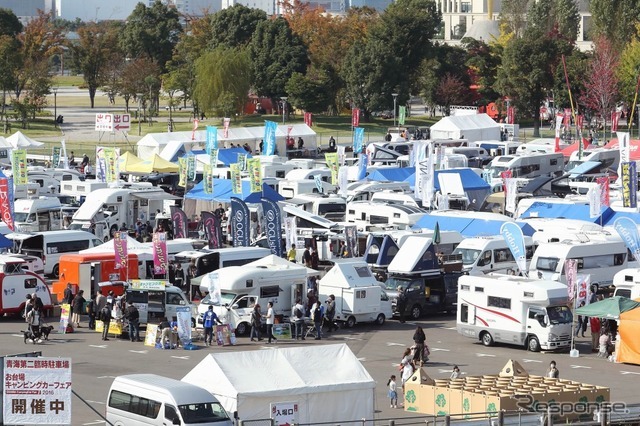 お台場キャンピングカーフェア 会場風景