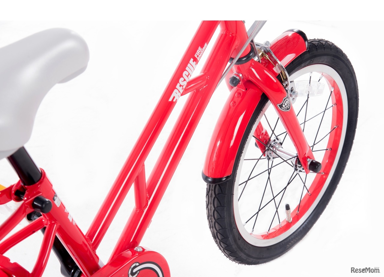 はしご車モチーフのフレームデザインに消防車の赤色を再現