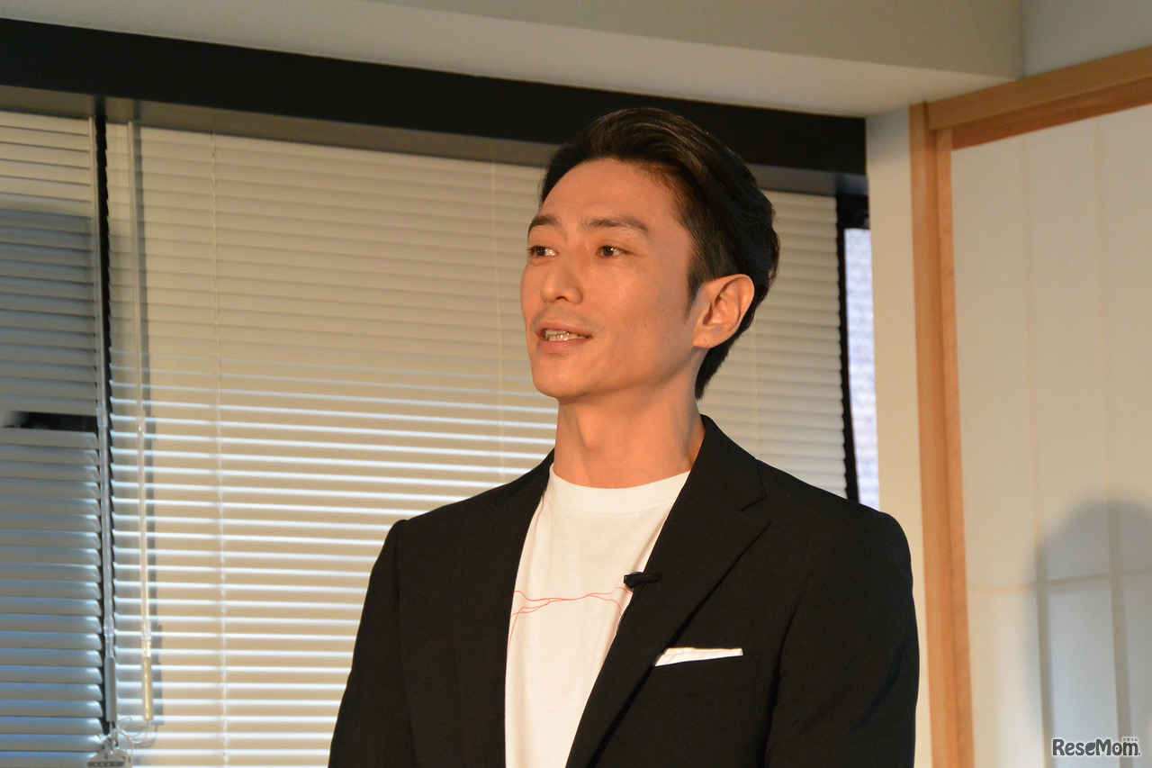 「Loohcs」開校記者発表会に登壇する伊勢谷友介氏
