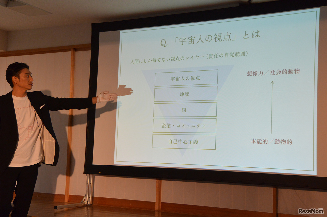 「Loohcs」開校記者発表会に登壇する伊勢谷友介氏