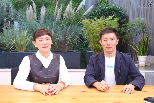 対談するアルクテラス代表取締役・新井豪一郎氏と作家・太田あや氏