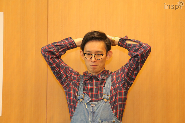 「コクヨキャンパスアートアワード2018」最終審査を行う芦沢ムネトさん