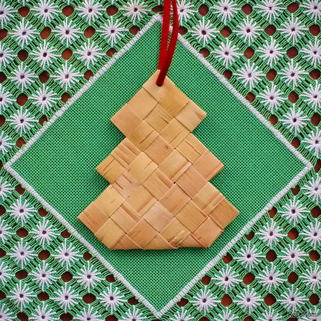 白樺樹皮で作るモミの木のオーナメントワークショップ by Kirsikka