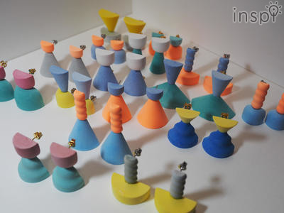 ROTOR ロウタ（アクセサリー）図形が回転した形をモチーフにした幾何的なのに丸みがあるのが特徴のアクセサリー。硬質の石膏を使っているため肌触りがよく、水分を吸う特徴があるので香水を染み込ませて使用することもできます。