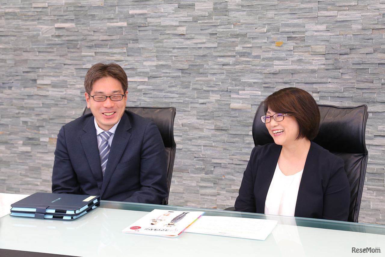 スマイルゼミの開発・提供を担当するラーニングイノベーション事業部・企画マーケティンググループの寺尾房代氏と同事業部・企画開発グループの大島教雄氏