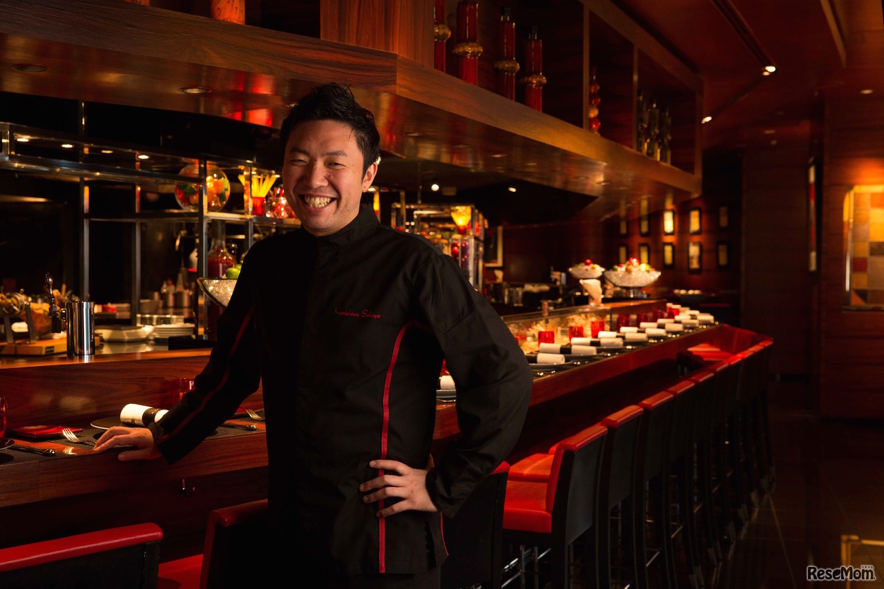 コース料理を手掛けるシェフの関谷健一朗氏