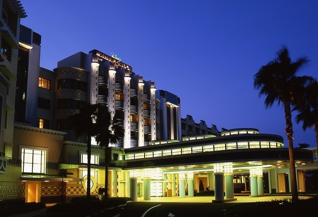 レストラン料金の値上げをするディズニーホテル　(C) Disney