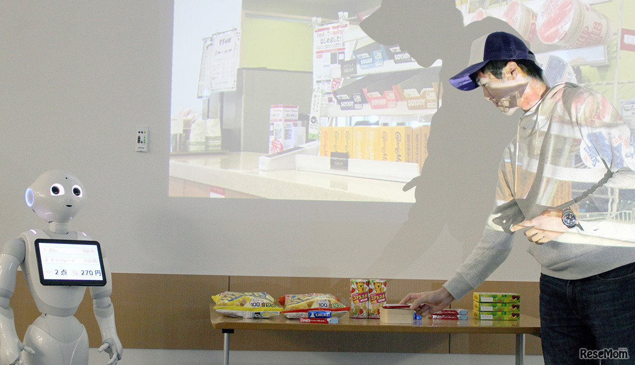 Pepperと会話しながらガムとチョコレートを買って、電子マネーでお金を支払うデモンストレーション