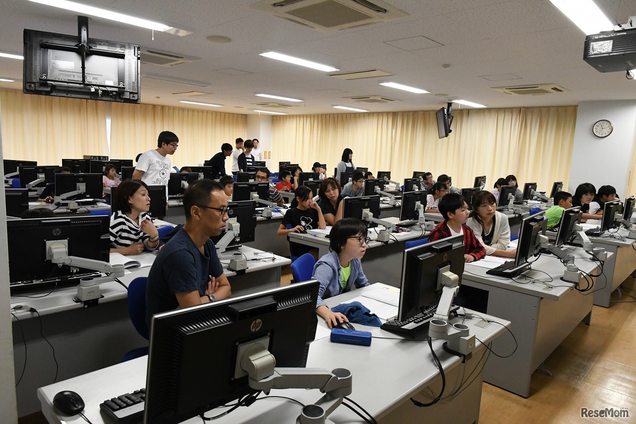 「ぐんまジュニアICTクラブ・プログラミングスクール」のようす