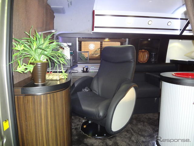 キャンパー鹿児島『BOSS』（ジャパン・キャンピングカーショー12）