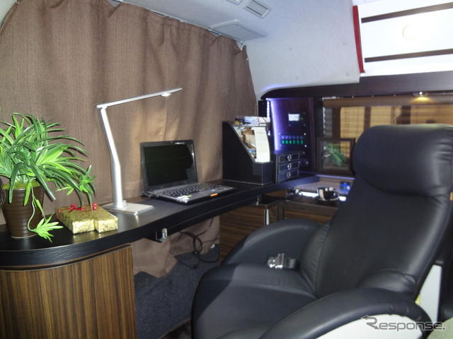 キャンパー鹿児島『BOSS』（ジャパン・キャンピングカーショー12）