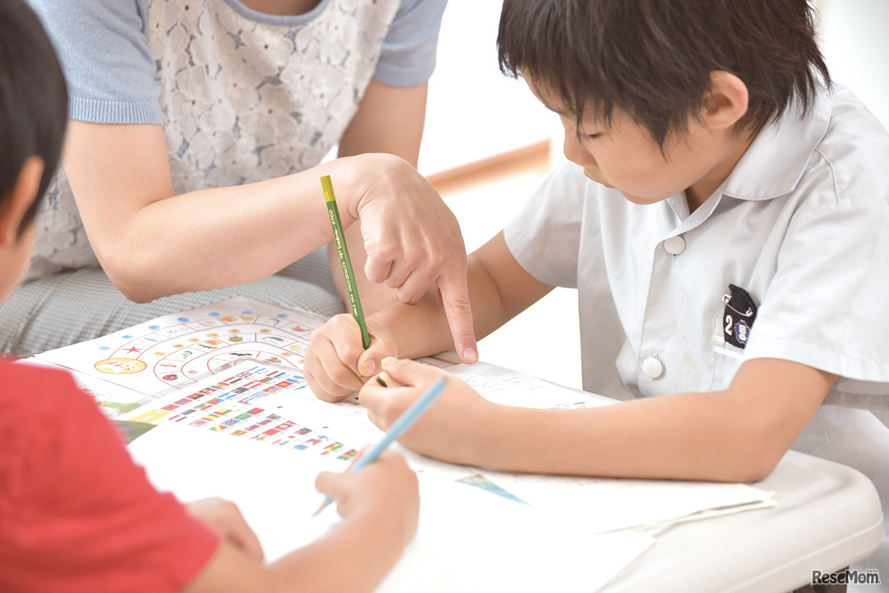お友達と一緒に宿題やカリキュラムに取り組める