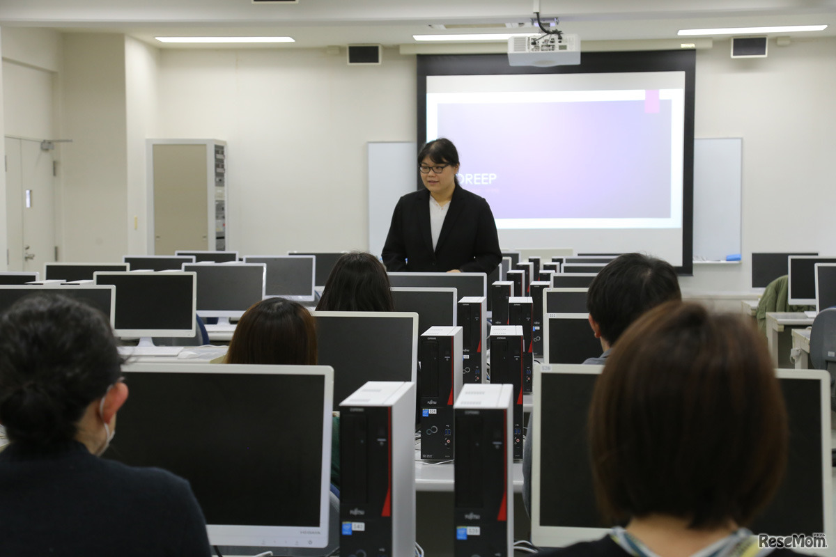 大妻嵐山中学校・高等学校「OREEP」保護者に向けてプログラムの概要説明のようす