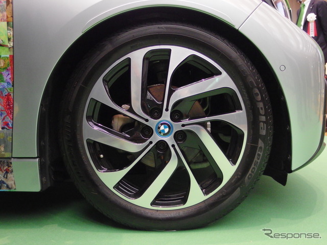 タイヤはブリヂストン