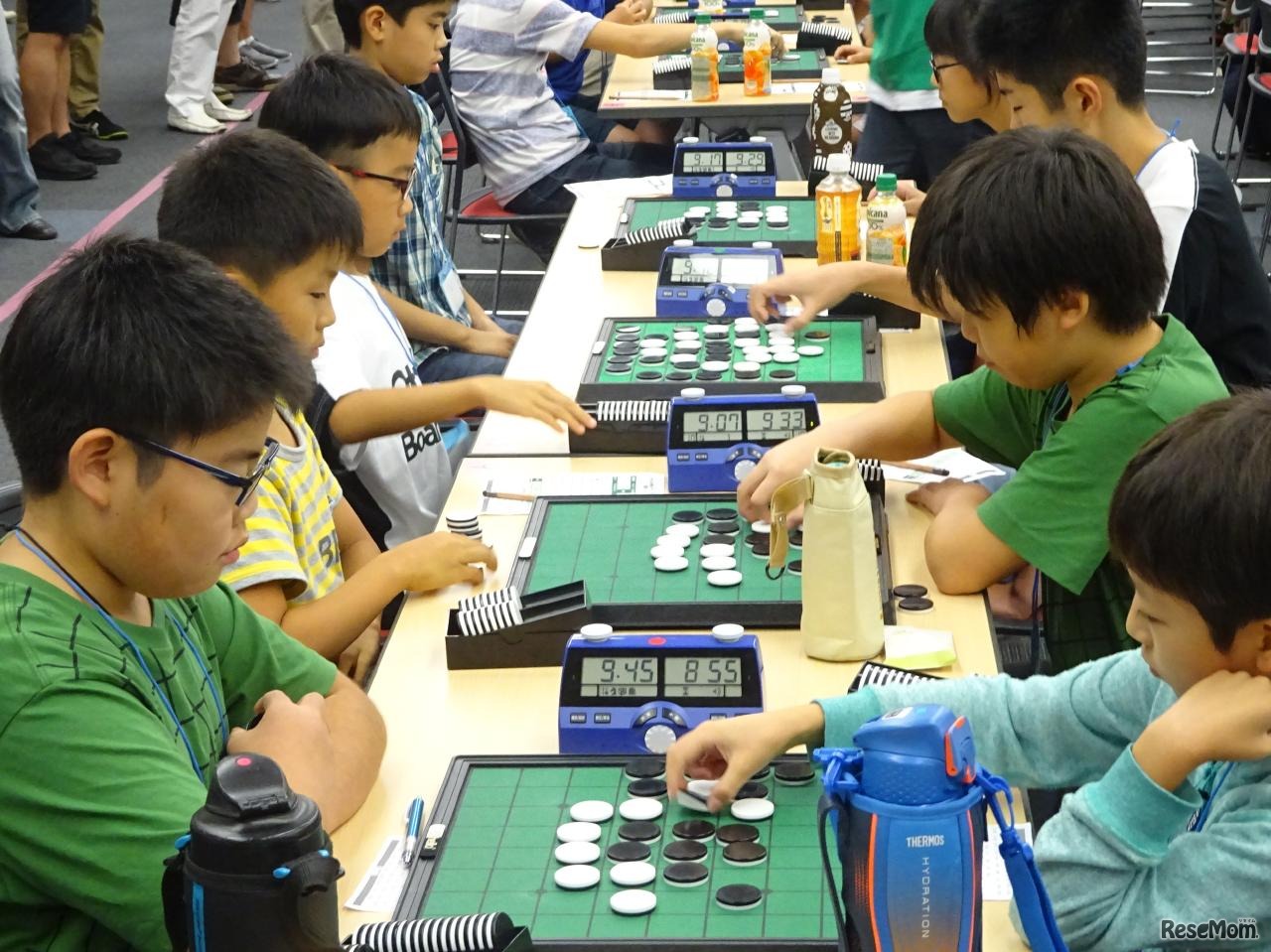「オセロ小学生グランプリ2018」決勝大会 対局中