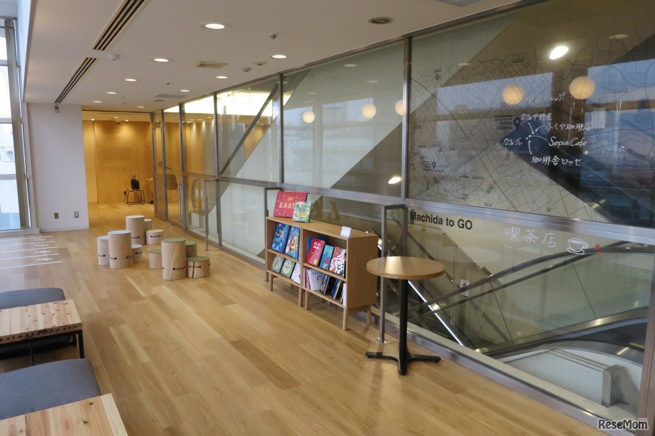 レストスペース（6階 北エスカレーター横）