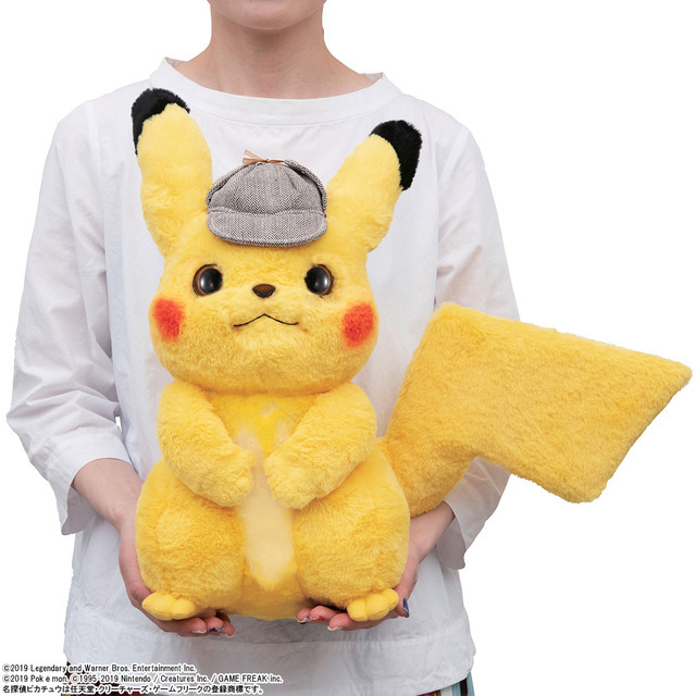 「LIFE SIZE DOLL 名探偵ピカチュウ」21,780円 (税込）（C）2019 Legendary and Warner Bros. Entertainment Inc.（C）2019 Pokemon. （C）1995-2019 Nintendo / Creatures Inc. / GAME FREAK inc.名探偵ピカチュウは任天堂・クリーチャーズ・ゲームフリークの登録商標です。